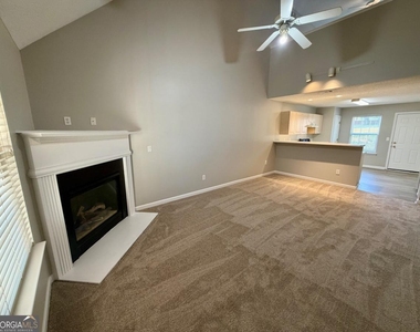 15 Lakeside Circle - Photo Thumbnail 3