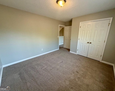 15 Lakeside Circle - Photo Thumbnail 14