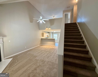 15 Lakeside Circle - Photo Thumbnail 2
