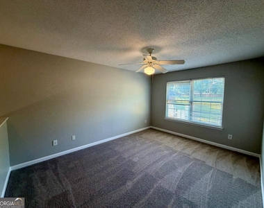 15 Lakeside Circle - Photo Thumbnail 12