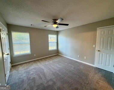 15 Lakeside Circle - Photo Thumbnail 8