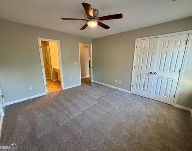 15 Lakeside Circle - Photo Thumbnail 9