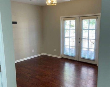 3544 College Street - Photo Thumbnail 4