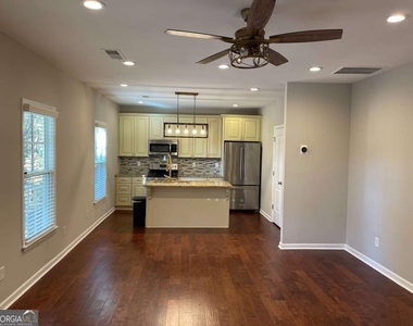 3544 College Street - Photo Thumbnail 2