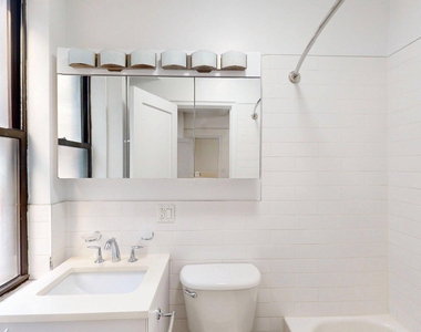 140 East 46th Street  - Photo Thumbnail 2