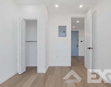 3216 Glenwood Road - Photo Thumbnail 12