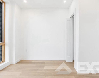 3216 Glenwood Road - Photo Thumbnail 9