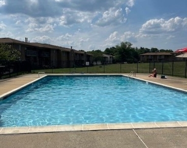 405 Cynthia Ct - Photo Thumbnail 10