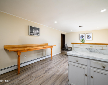 570 Eltone Road - Photo Thumbnail 3