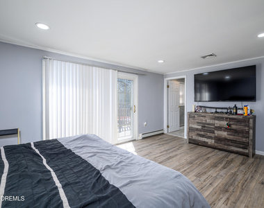 570 Eltone Road - Photo Thumbnail 17