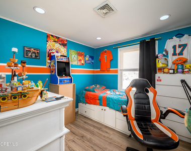570 Eltone Road - Photo Thumbnail 10