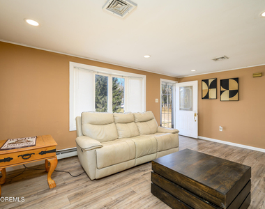 570 Eltone Road - Photo Thumbnail 5