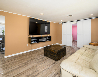 570 Eltone Road - Photo Thumbnail 4
