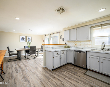 570 Eltone Road - Photo Thumbnail 2
