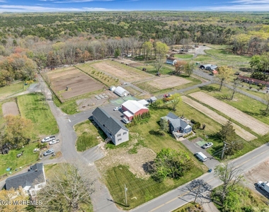 553 Colts Neck Road - Photo Thumbnail 4