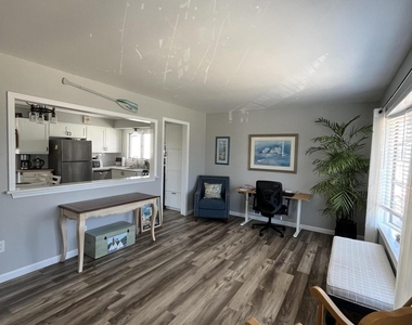 103 Chicago Avenue - Photo Thumbnail 2