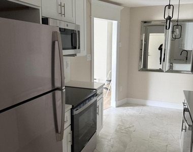 218 Medford Court - Photo Thumbnail 12