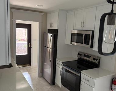 218 Medford Court - Photo Thumbnail 10