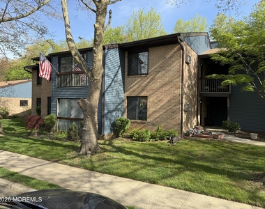 218 Medford Court - Photo Thumbnail 4