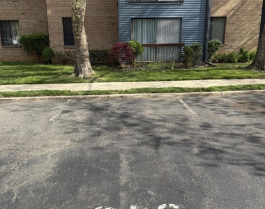 218 Medford Court - Photo Thumbnail 3