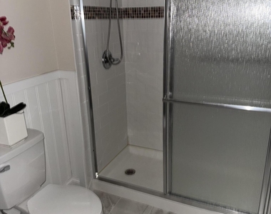 218 Medford Court - Photo Thumbnail 16