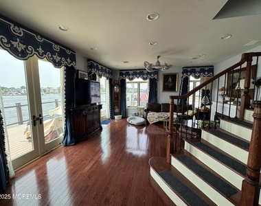 36 Beach Street - Photo Thumbnail 10