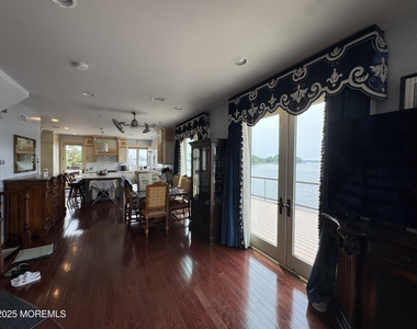 36 Beach Street - Photo Thumbnail 12