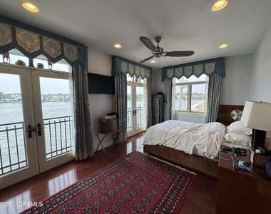 36 Beach Street - Photo Thumbnail 15