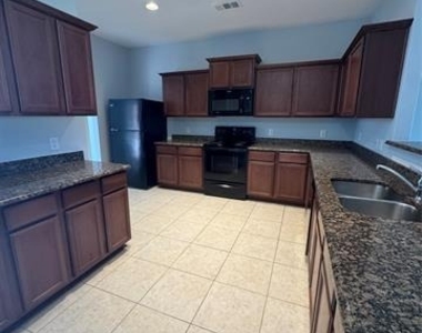 2132 Mulberry Drive - Photo Thumbnail 2