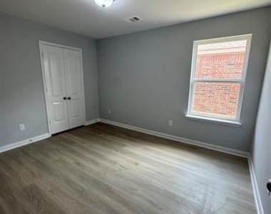 2132 Mulberry Drive - Photo Thumbnail 14