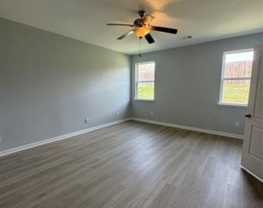2132 Mulberry Drive - Photo Thumbnail 11