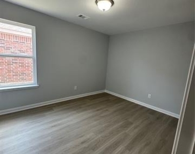 2132 Mulberry Drive - Photo Thumbnail 16