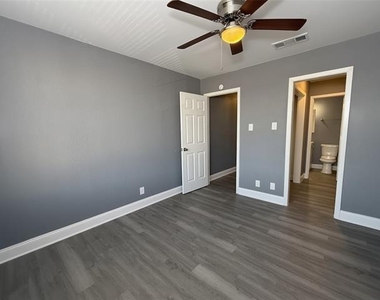 1900 W Taylor Street - Photo Thumbnail 8