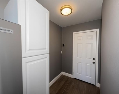 1900 W Taylor Street - Photo Thumbnail 6