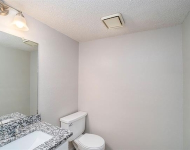 3301 Aurora Street - Photo Thumbnail 5