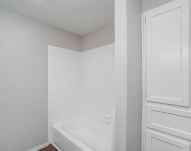 3301 Aurora Street - Photo Thumbnail 15