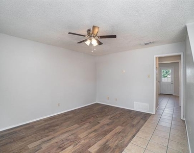 3301 Aurora Street - Photo Thumbnail 3