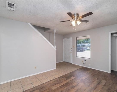 3301 Aurora Street - Photo Thumbnail 1