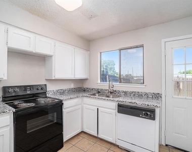 3301 Aurora Street - Photo Thumbnail 7