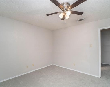 3301 Aurora Street - Photo Thumbnail 13