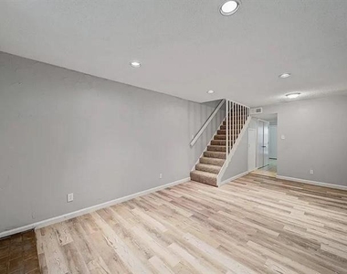 1901 Kingswood Court - Photo Thumbnail 1