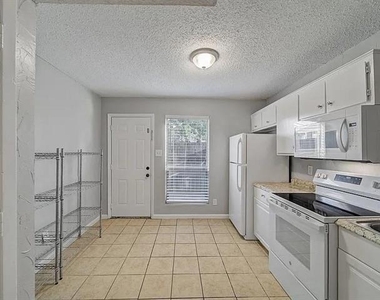 1901 Kingswood Court - Photo Thumbnail 2