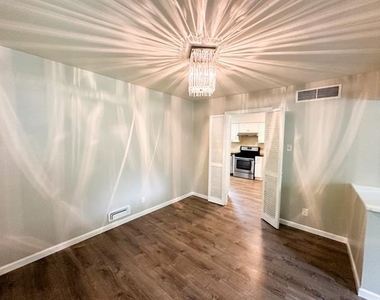 6461 Danbury Lane - Photo Thumbnail 11