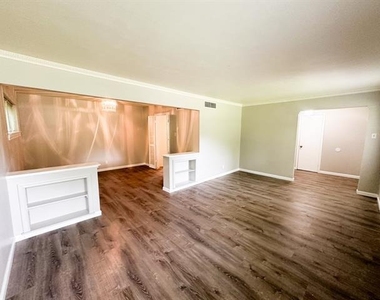6461 Danbury Lane - Photo Thumbnail 9