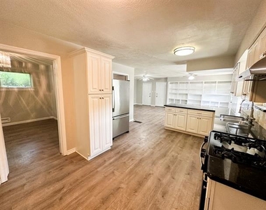6461 Danbury Lane - Photo Thumbnail 12