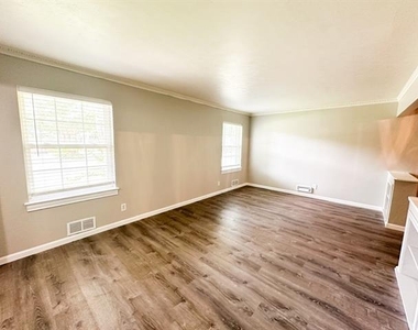 6461 Danbury Lane - Photo Thumbnail 7