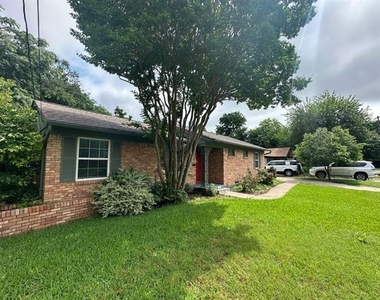 6461 Danbury Lane - Photo Thumbnail 3