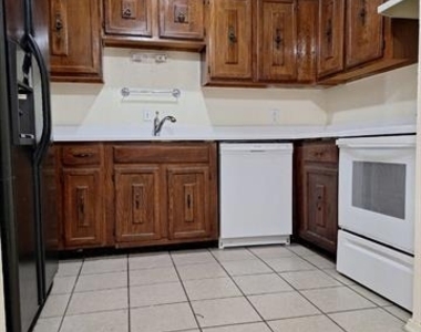 129 Allencrest Drive - Photo Thumbnail 5
