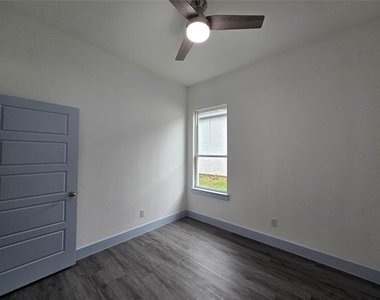 3202 Noor Street - Photo Thumbnail 13