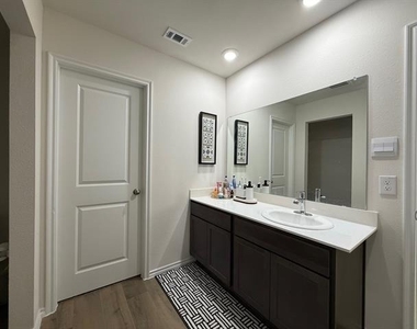 305 Charmed Way - Photo Thumbnail 25